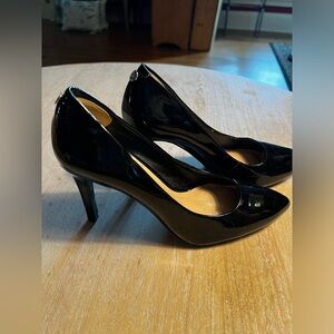 BCBGeneration Black Pumps